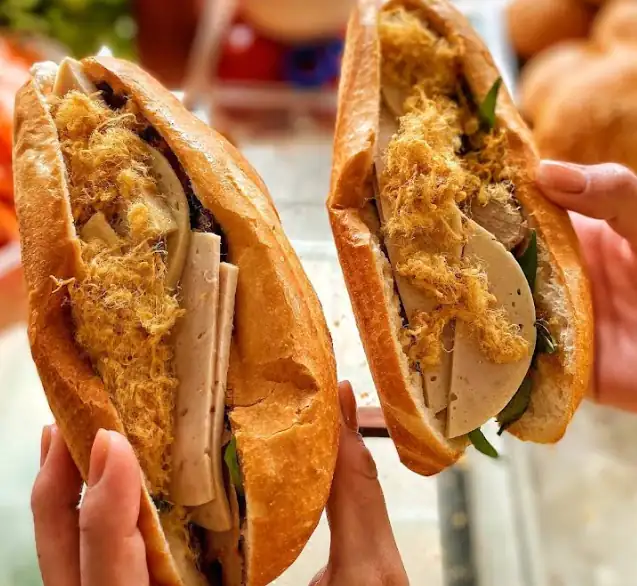 Bánh Mì Út Tâm