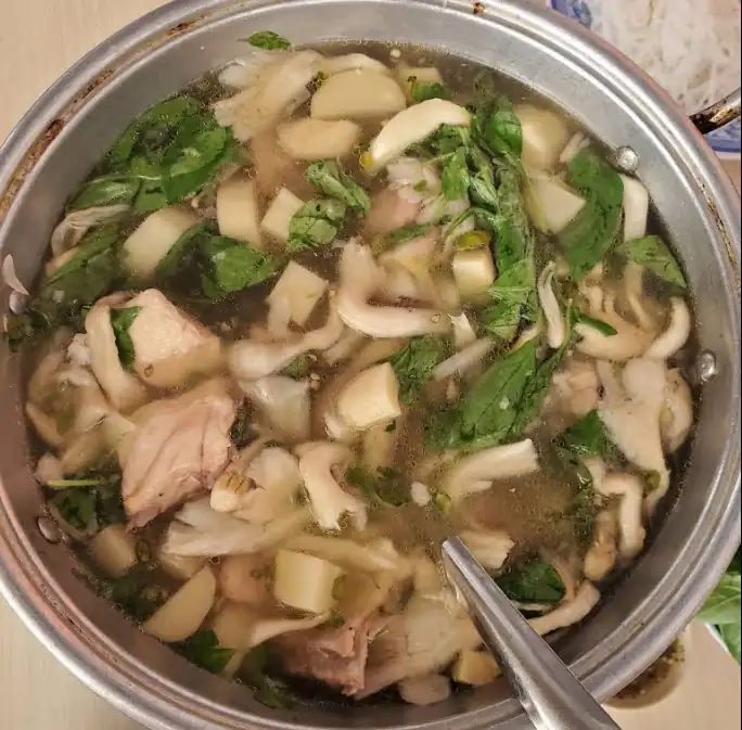 Lẩu Gà Lá É Tao Ngộ 5